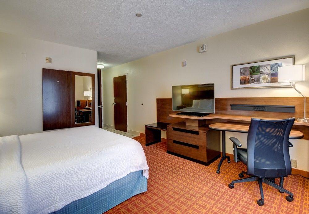Fairfield Inn And Suites By Marriott Potomac Mills Woodbridge Exterior photo