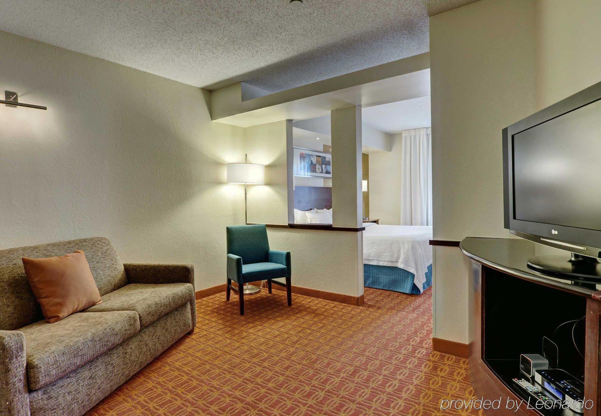 Fairfield Inn And Suites By Marriott Potomac Mills Woodbridge Exterior photo